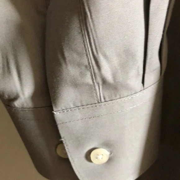 (2) Men's Van Heusen Wrinkle Free Long-Sleeve Shirts - Picture 4 of 10